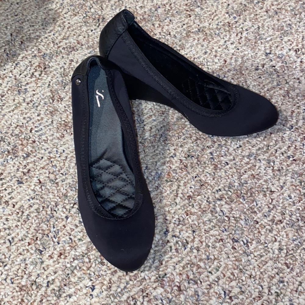 Simply Vera Black wedges